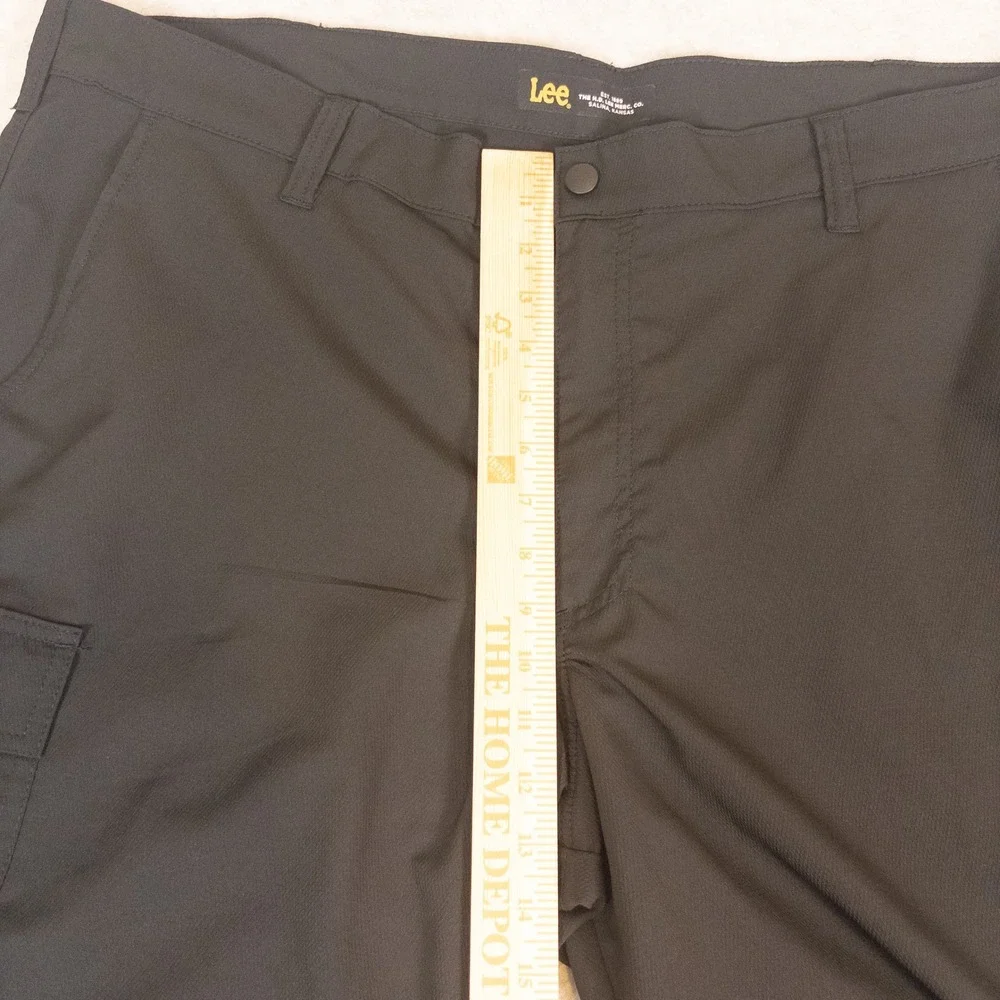 Lee Mens Black Cargo Shorts Size 42 Solid Casual Outdoor Utility Pockets